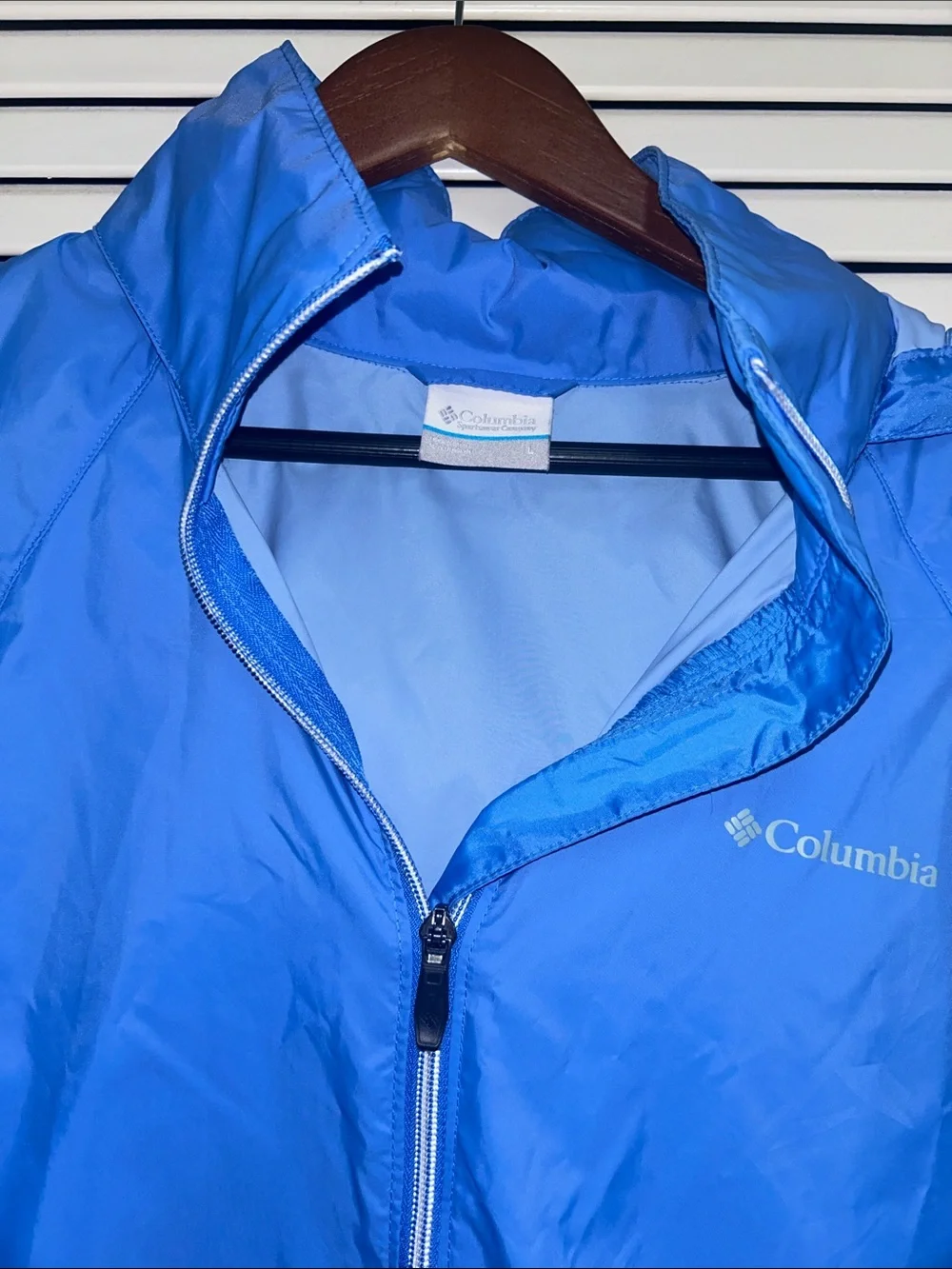 Columbia Blue Hooded Packable Windbreaker/Rain Jacket - Picture 2 of 4